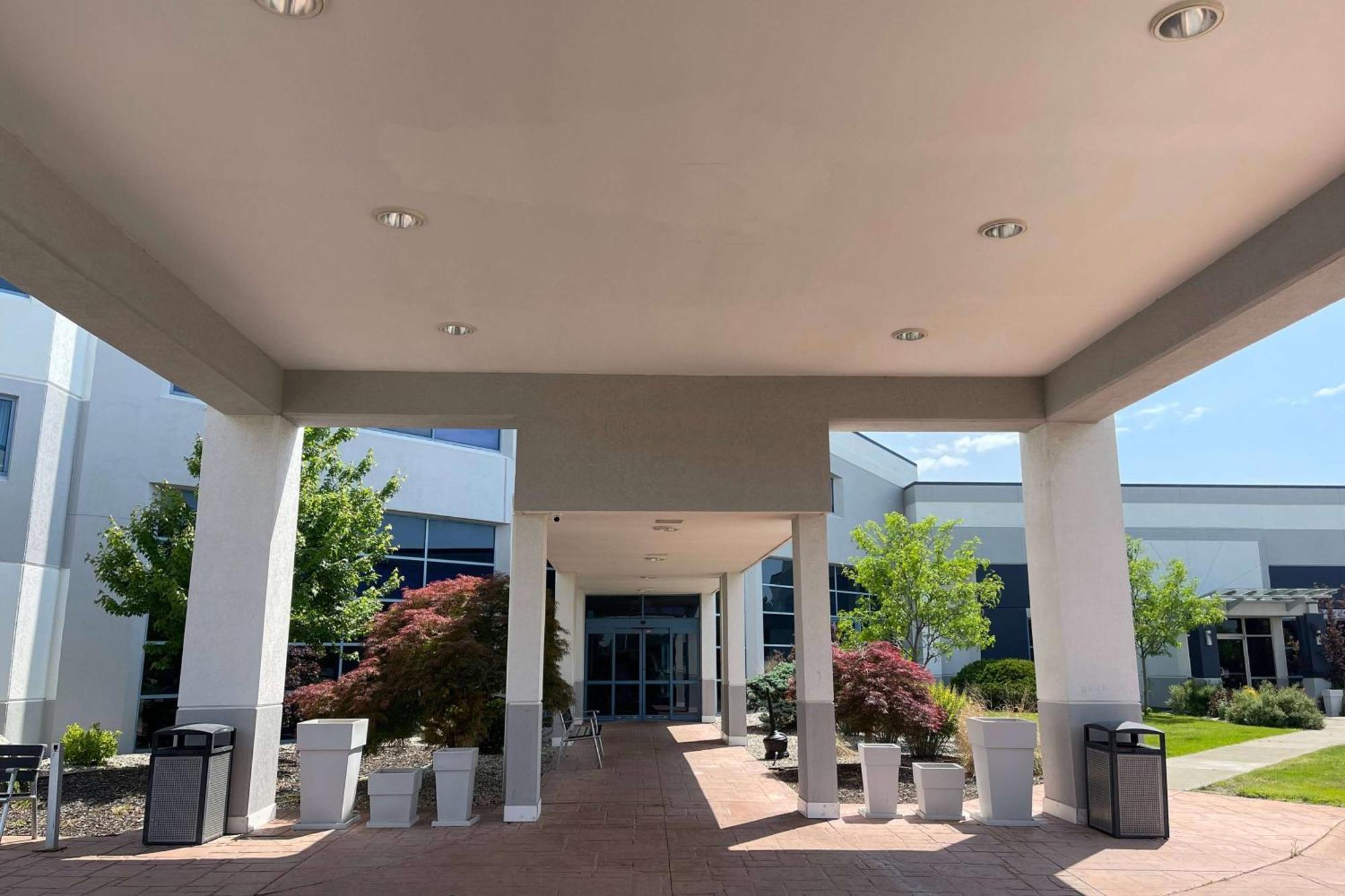 Gateway Hotel & Convention Center Flint Exterior foto